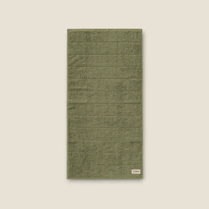 Prosop de baie din bumbac pufos, culoare verde, intins, cu eticheta Gamusi