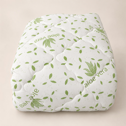 Pilotă matlasată Madhome.ro Aloe Vera din microfibră albă cu imprimeu verde, fină și hipoalergenică