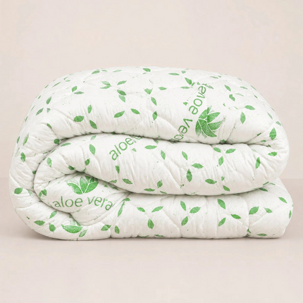 Madhome.ro quilted Aloe Vera duvet with green leaf pattern on white microfiber fabric, folded for display.