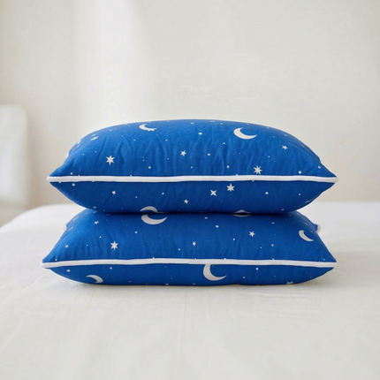 Madhome.ro blue pillows with white moon and star pattern, featuring soft microfiber fabric and white piping trim.