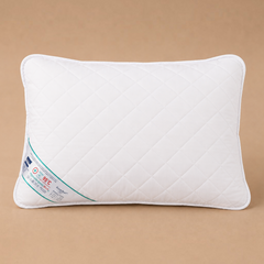 Madhome.ro HypoallergenicMed white quilted pillow with diamond pattern, washable at 95°C for maximum hygiene.