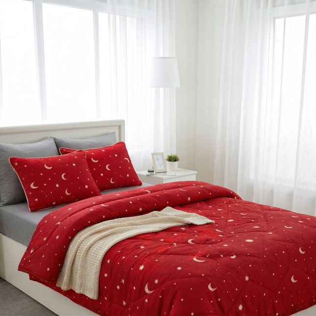 Madhome.ro red quilted bedding set with moon and star pattern, including a duvet and two matching pillows on a bed.