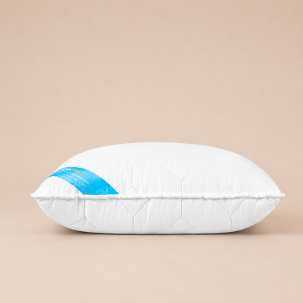 Madhome.ro white quilted antimicrobial pillow for allergy sufferers, 50x70 cm size with soft microfiber cover.