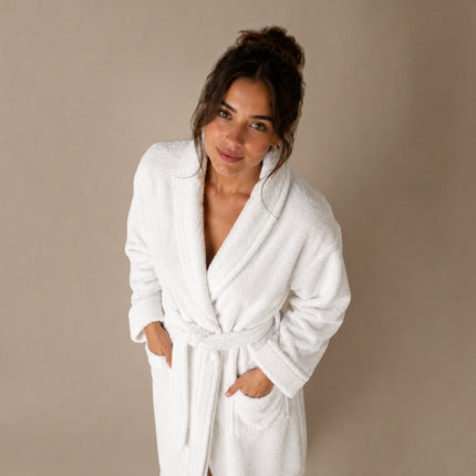 Woman wearing a white 100% cotton Madhome.ro bathrobe with a lightweight 380 gsm texture, studio shot.